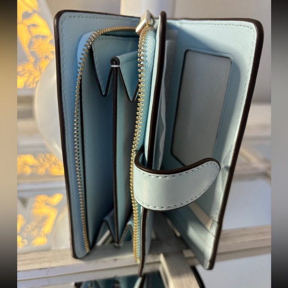 🔥🔥BUY NOW to win Louis Vuitton wallet OR Kate ♠️ bundle. (Value: $525) - Picture 17 of 17